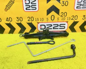 Поддомкратник/ домкрат Toyota