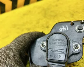 Педаль подачи топлива Toyota