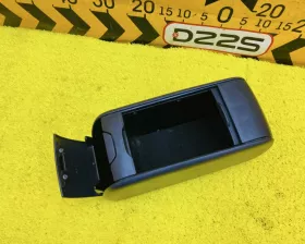 Бардачок между сиденьями TOYOTA
