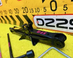 Поддомкратник/ домкрат Toyota