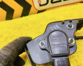 Педаль подачи топлива Toyota