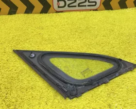 Стекло форточка Nissan