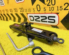 Поддомкратник/ домкрат Toyota