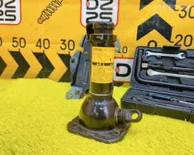 Поддомкратник/ домкрат Toyota