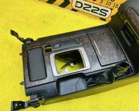 Бардачок между сиденьями Toyota
