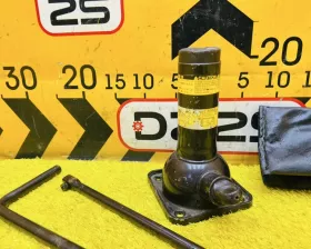 Поддомкратник/ домкрат Toyota