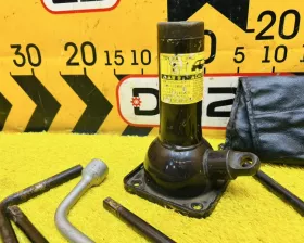 Поддомкратник/ домкрат Toyota