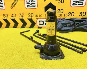 Поддомкратник/ домкрат Toyota