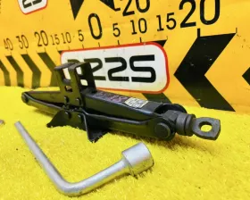 Поддомкратник/ домкрат Toyota