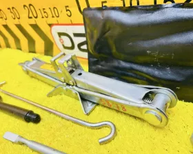 Поддомкратник/ домкрат Toyota