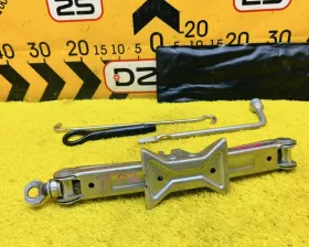 Поддомкратник/ домкрат Toyota