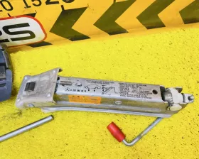 Поддомкратник/ домкрат Toyota