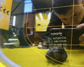 Стекло собачника TOYOTA