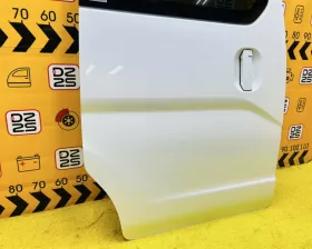 Дверь боковая Nissan