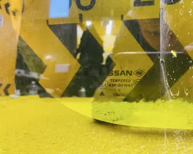 Стекло собачника Nissan