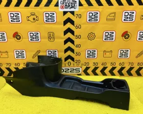 Бардачок между сиденьями Nissan