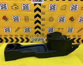 Бардачок между сиденьями Nissan