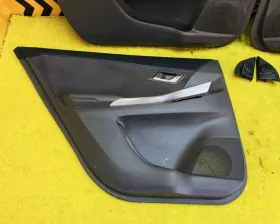 Обшивка дверей Toyota