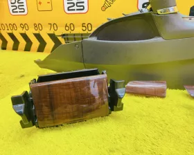 Бардачок между сиденьями Toyota