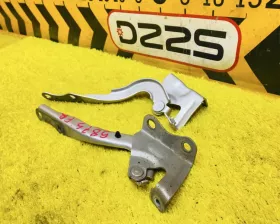 Петля капота Toyota