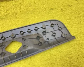 Пластик замка багажника Nissan