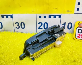 Кнопка ручника TOYOTA