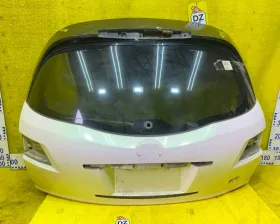 Стекло двери багажника Nissan