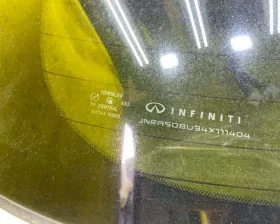Стекло двери багажника Nissan
