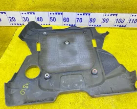 Пластиковая крышка на двс Nissan