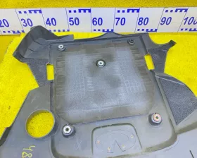 Пластиковая крышка на двс Nissan