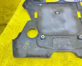 Пластиковая крышка на двс Nissan