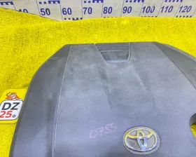 Пластиковая крышка на двс Toyota