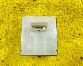 Кнопка включения подогрева сидений TOYOTA