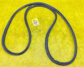 Уплотнительная резинка багажника LEXUS