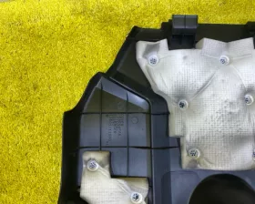 Пластиковая крышка на двс Toyota
