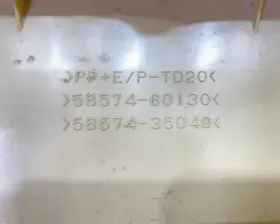 Пластик замка багажника Toyota