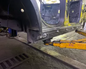 Порог кузова Mercedes-Benz