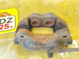 Суппорт TOYOTA LAND CRUISER/LAND CRUISER CYGNUS/LX470 1999/Цвет 057 4773060080 UZJ100/UZJ100L/UZJ100/FZJ100/FZJ105/HDJ100/HDJ100L/HDJ101/HDJ101K/HZJ105/HZJ105L 2UZFE, передний правый