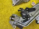 Ролик раздвижной двери TOYOTA TANK/ROOMY/THOR/JUSTY 2017/Цвет S28 68350B2010 M900A/M910A/M900S/M910S/M900F/M910F 1KRFE, задний правый