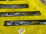 Накладка на порог LEXUS RX450H/RX450HL/RX350/RX350L/RX300/RX200T ЛЕВЫЙ|ПРАВЫЙ|ПЕРЕДНИЙ|ЗАДНИЙ|2019-2024 6791048140E0 GYL25W/GYL25L/GYL25R/GYL20W/GYL20L/GYL20R/GYL20/GYL26W/GYL26L/GYL26/AGL20W/AGL20L/AGL20R/AGL25W/AGL25L/AGL25R/GGL20W/GGL20L/GGL20R/GGL21R/