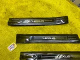 Накладка на порог LEXUS RX450H/RX450HL/RX350/RX350L/RX300/RX200T ЛЕВЫЙ|ПРАВЫЙ|ПЕРЕДНИЙ|ЗАДНИЙ|2019-2024 6791048140E0 GYL25W/GYL25L/GYL25R/GYL20W/GYL20L/GYL20R/GYL20/GYL26W/GYL26L/GYL26/AGL20W/AGL20L/AGL20R/AGL25W/AGL25L/AGL25R/GGL20W/GGL20L/GGL20R/GGL21R/