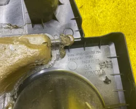 Пластиковая крышка на двс TOYOTA