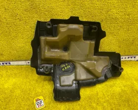 Пластиковая крышка на двс TOYOTA