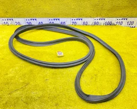 Уплотнительная резинка багажника LEXUS