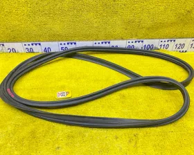 Уплотнительная резинка багажника LEXUS