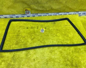 Молдинг лобового стекла Toyota