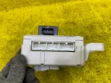 Блок предохранителей салон TOYOTA 4RUNNER 2006 8273035041 UZN210/UZN215/RZN215W/GRN215W/GRN210/TRN215W/KDN215W/VZN215W 2UZFE, передний