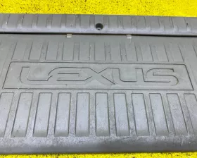 Пластик замка багажника Toyota