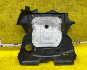 Пластиковая крышка на двс Nissan