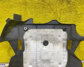 Пластиковая крышка на двс Nissan